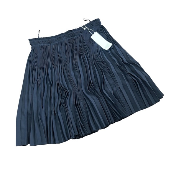NWT Vince Navy Blue Mini Skater Flounce Skirt with Pleats XS - Picture 2 of 9